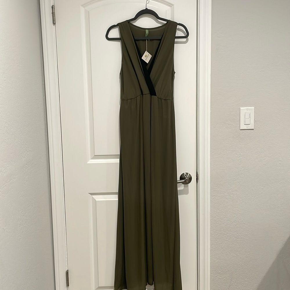NWT Women’s Olive Green and Black Dress.  Size medium.